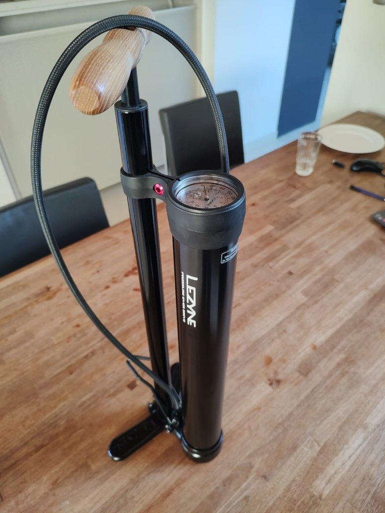 Lezyne pressure over drive tubeless - fietspomp - nieuw, Ophalen, Drukmeter, Zo goed als nieuw
