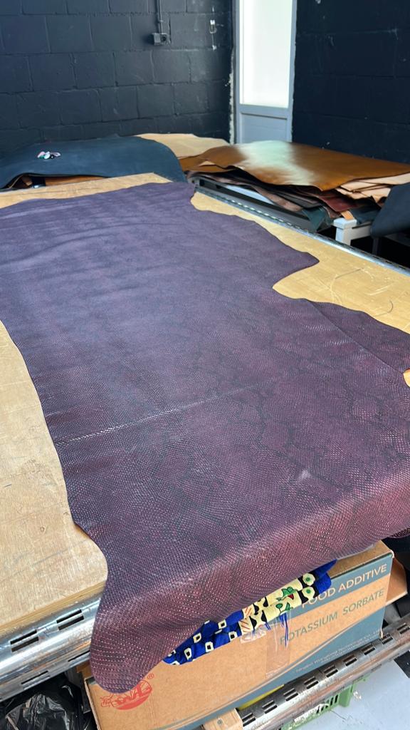 Paars slangen print halve huid 1.3 mm dikte soepel A-332, Ophalen of Verzenden, Paars