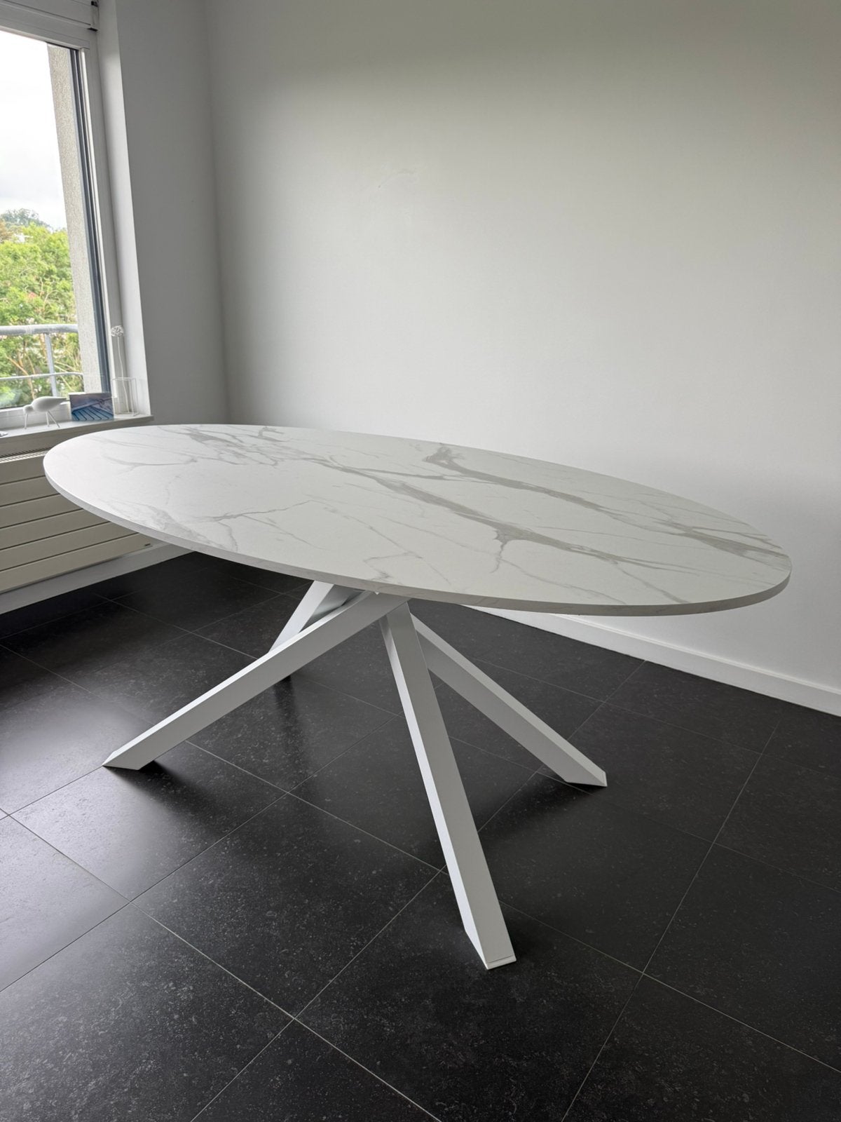 witte ovale eettafel, Huis en Inrichting, Tafels | Eettafels, Ophalen, 100 tot 150 cm, Zo goed als nieuw, 150 tot 200 cm