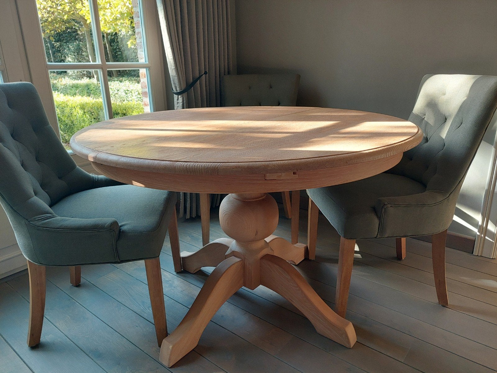 Belle salle à manger : table à manger ronde (extensible) + 4, Quatre personnes, 150 à 200 cm, Rond, Comme neuf