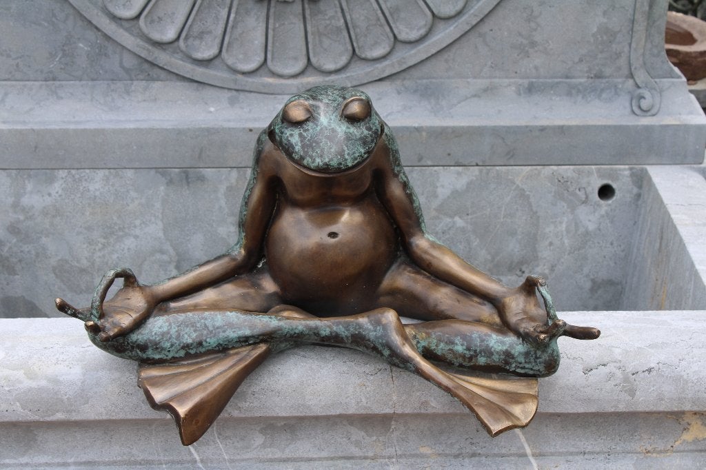 grenouille en position ZEN en bronze patinée ., Enlèvement ou Envoi, Neuf