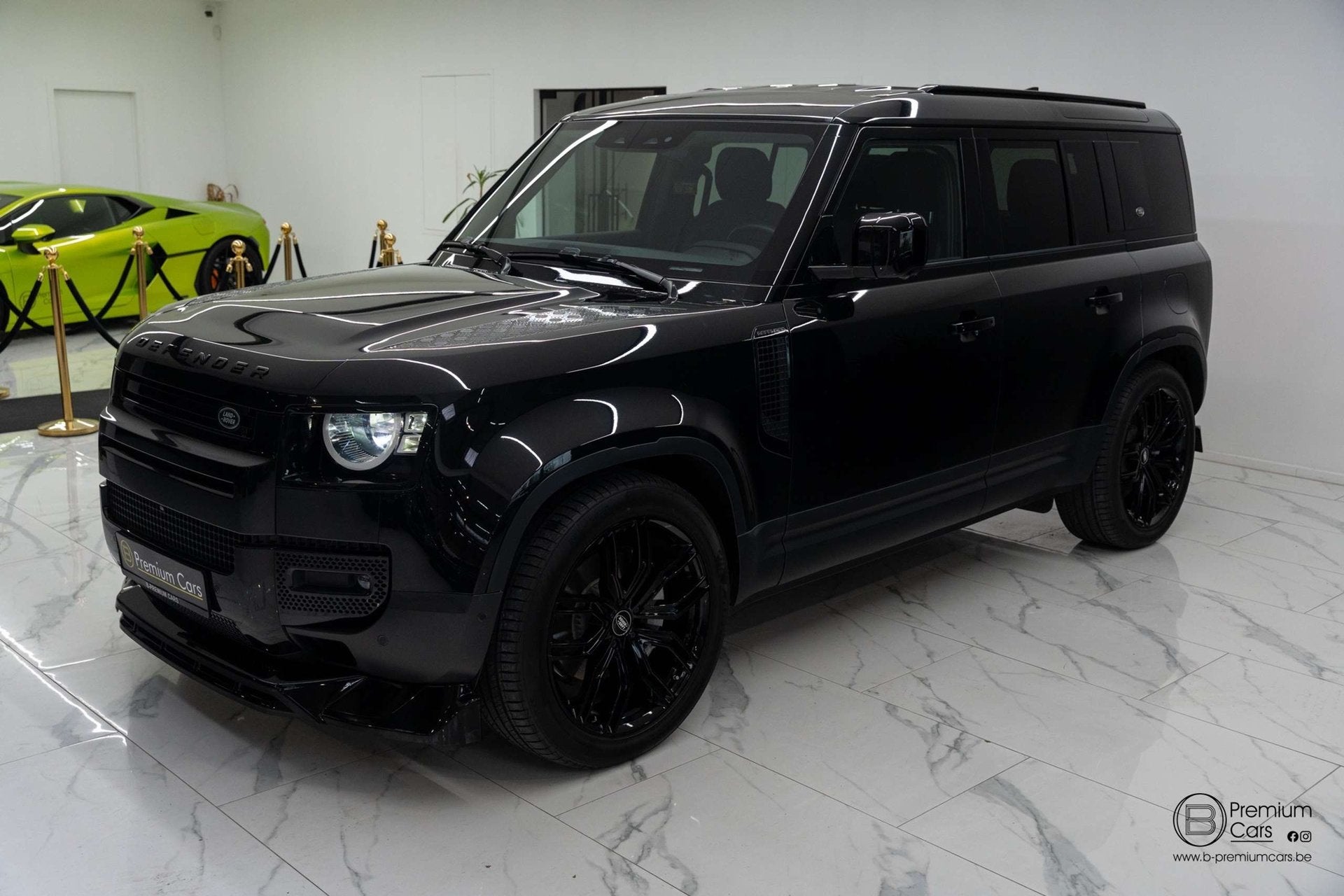Land Rover Defender 110 / P400e S / AWD! Hybride! Bodykit! G, Automaat, Dealer onderhouden, 4 cilinders, Zwart