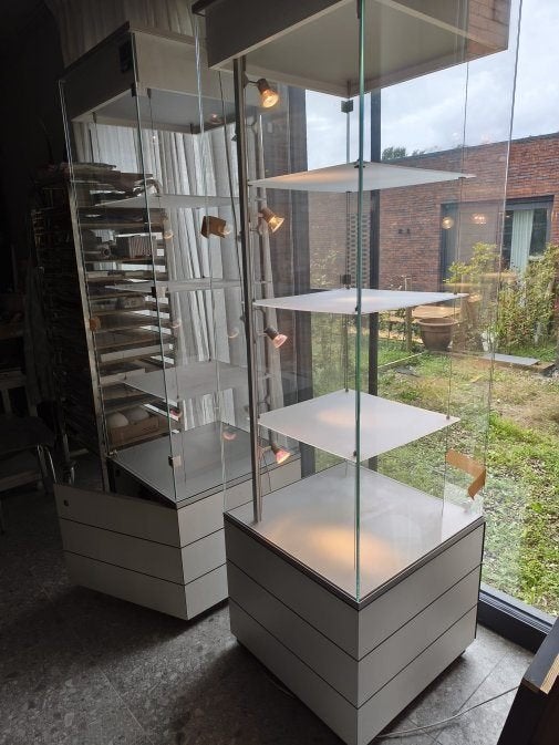 2 grote vitrinekasten, Ophalen, 200 cm of meer, 50 tot 100 cm, Glas