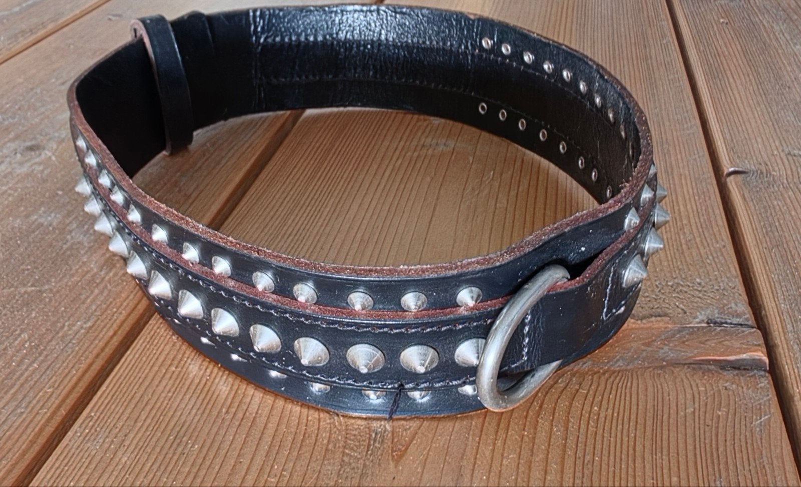 Collier robuste pour chien avec pointes, Enlèvement