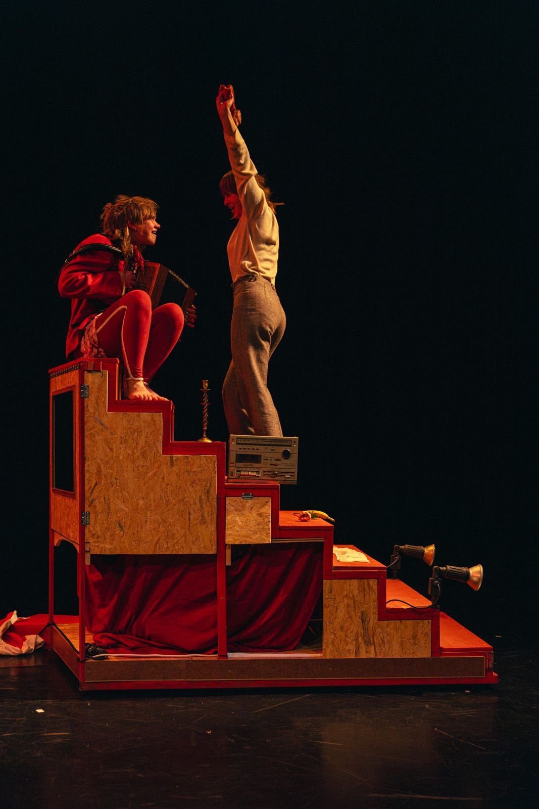 Theaterdecorstukken: twee rode trappen, Ophalen, Gebruikt