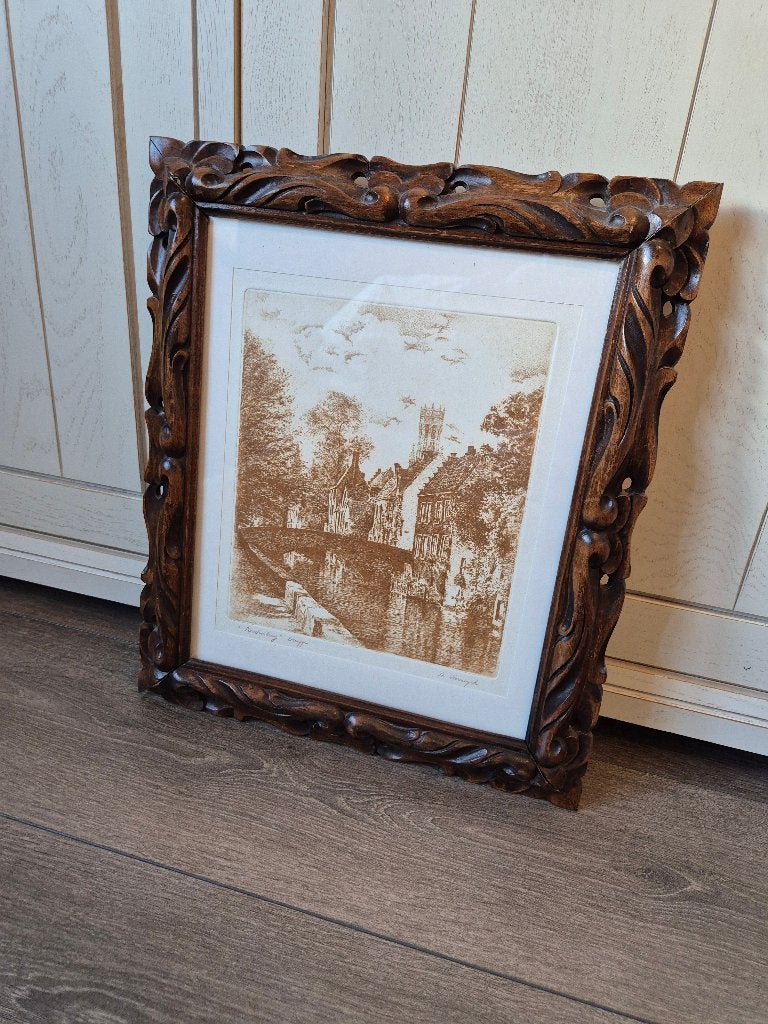 Gravure «Brugge» - Nadine Varewyck (cadre baroque de luxe), Antiquités & Art, Eau-forte, Enlèvement ou Envoi, 1950 - 1999, 41 cm