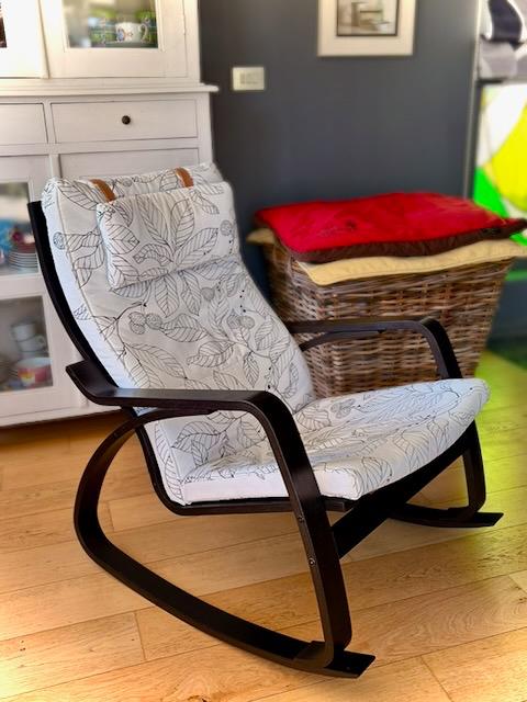 Fauteuil à bascule noir et blanc, appui-tête inclus !, Maison & Meubles, Fauteuils, Comme neuf, Bois, Tissus, 50 à 75 cm, 75 à 100 cm