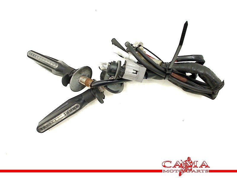 KNIPPERLICHT XJ 6 2009-2012 (XJ6 XJ6S XJ6N Diversion), Dhr. S. di Majo, Gebruikt, Info@cama-motorparts.nl, P.J. Troelstraweg 8 8
3144 CX  MAASSLUIS, NL