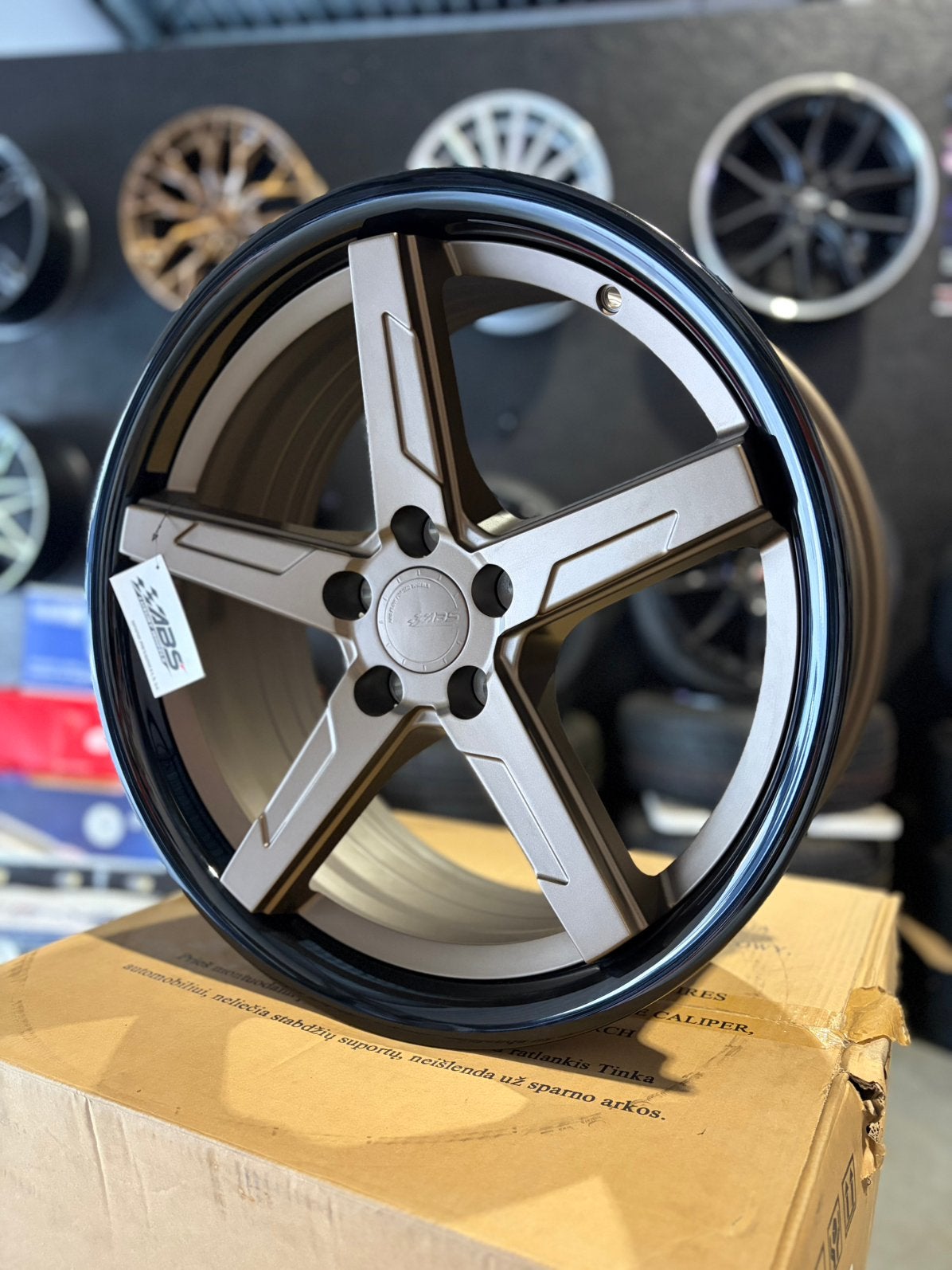 19” Abs f55 matt bronze/gloss black lip, Ophalen