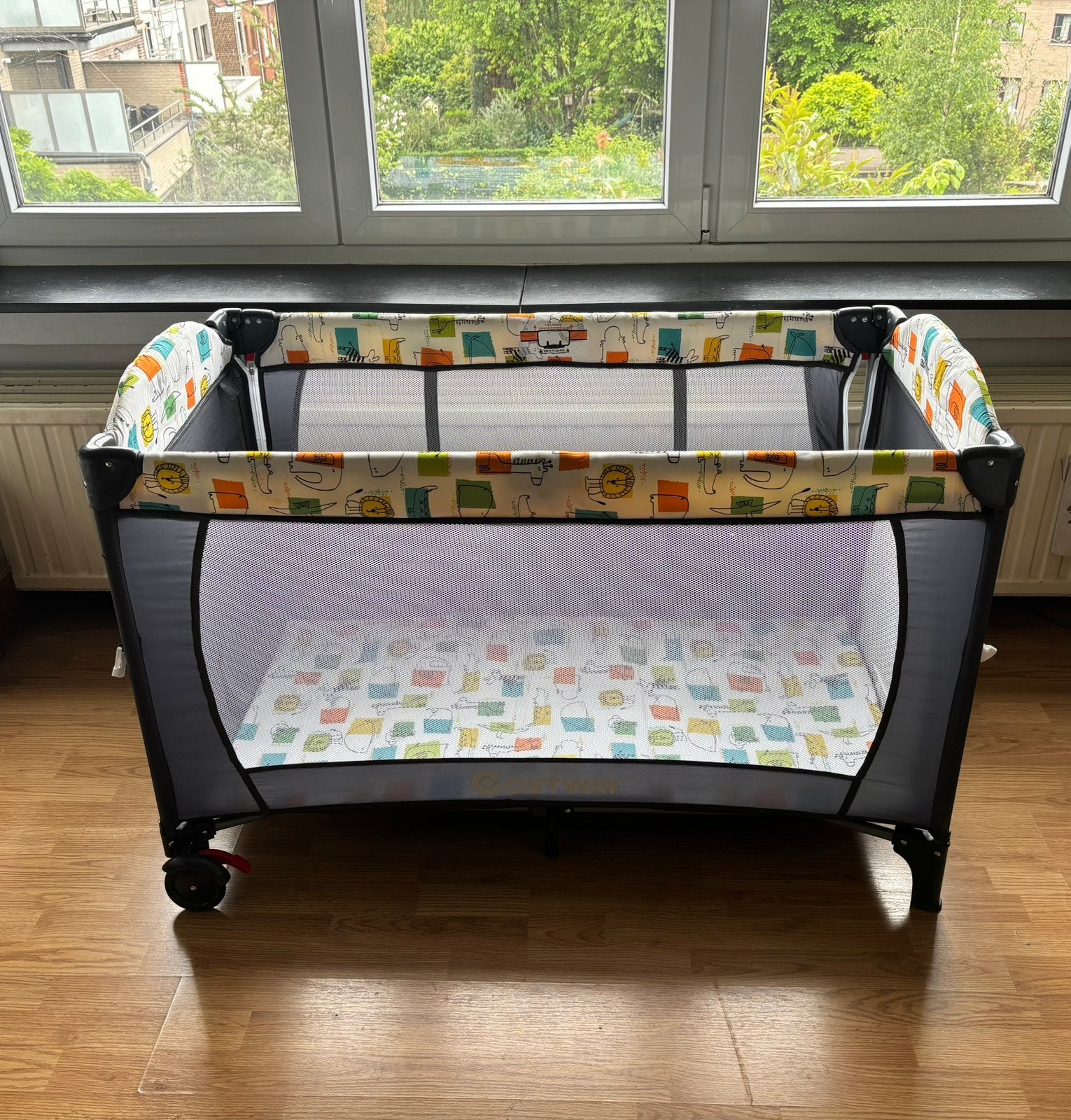 Superbe lit bébé Costway pliable pratique table à langer new, Enlèvement, Comme neuf