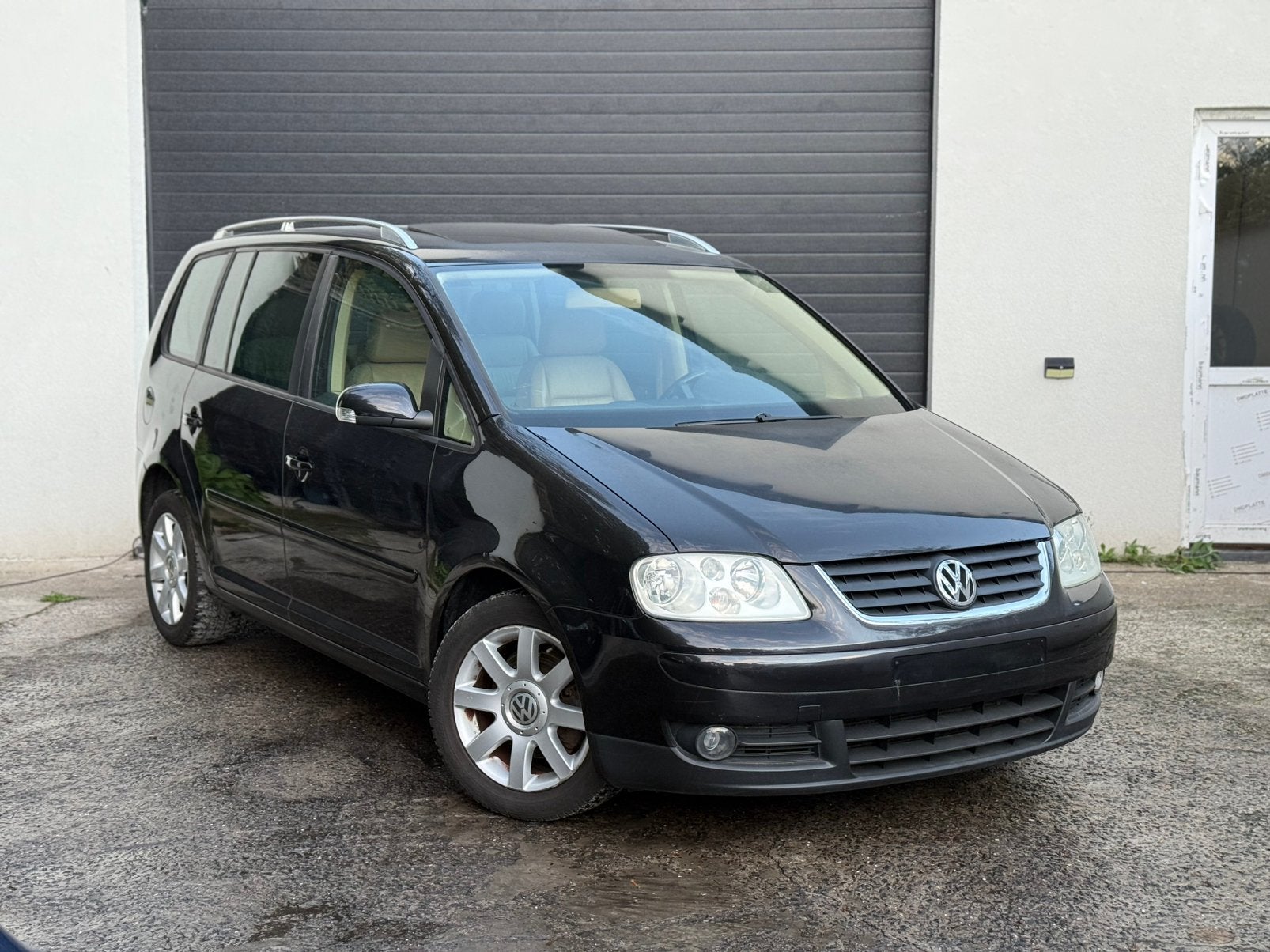 VOLKSWAGEN TOURAN 1.6 FSI– EURO 4 5 PLACES, Autos, Cuir, Achat, Beige, Entreprise