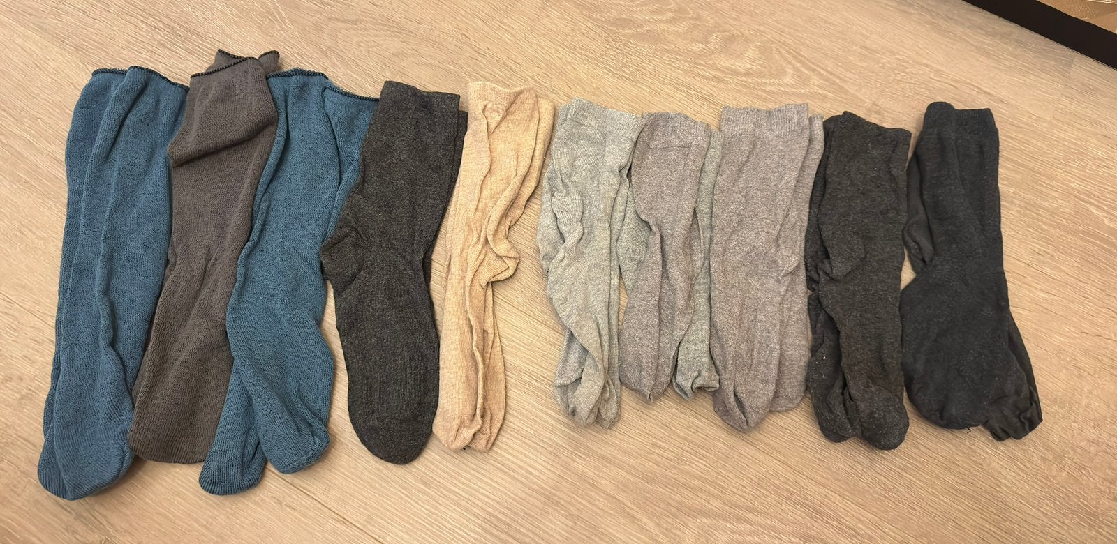 Lot de 30 paires de chaussettes 39-42, Vêtements | Femmes, Enlèvement ou Envoi, Porté