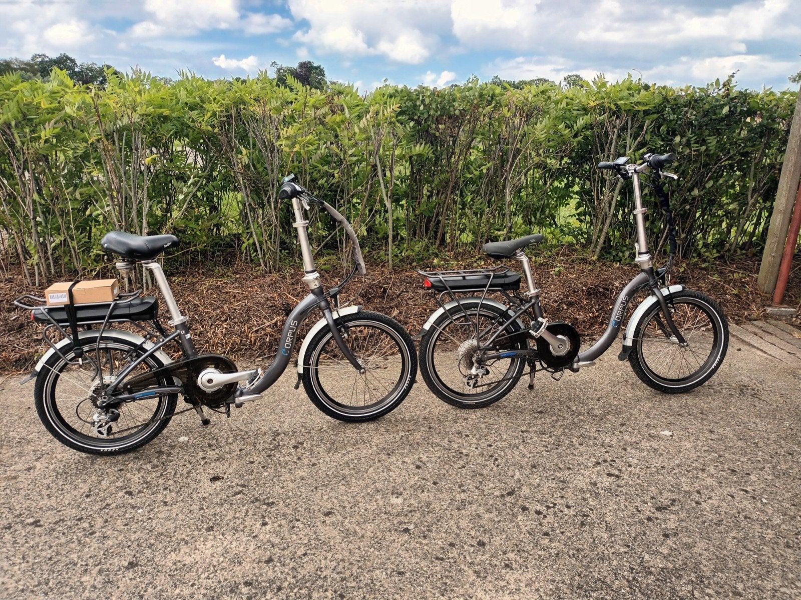 Koppelverkoop 2plooifietsen CORPUS(BIZOBIKE)zeer weinig KM., Enlèvement ou Envoi