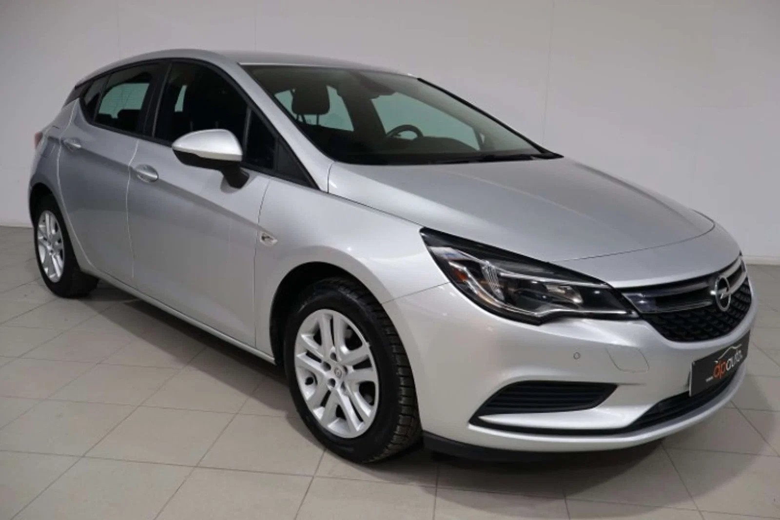 Opel Astra 1.0i (bj 2017), Auto's, Gebruikt, Zwart, 4 cilinders, https://public.car-pass.be/vhr/c9c6f0ec-1077-41db-b22c-8a4a97aa6a0f