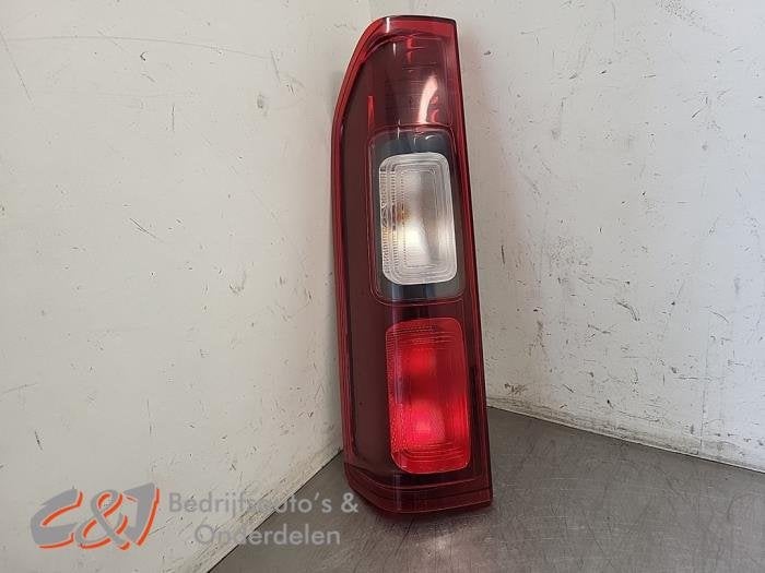 Achterlicht links van een Opel Vivaro, Gebruikt, -, -, Opel