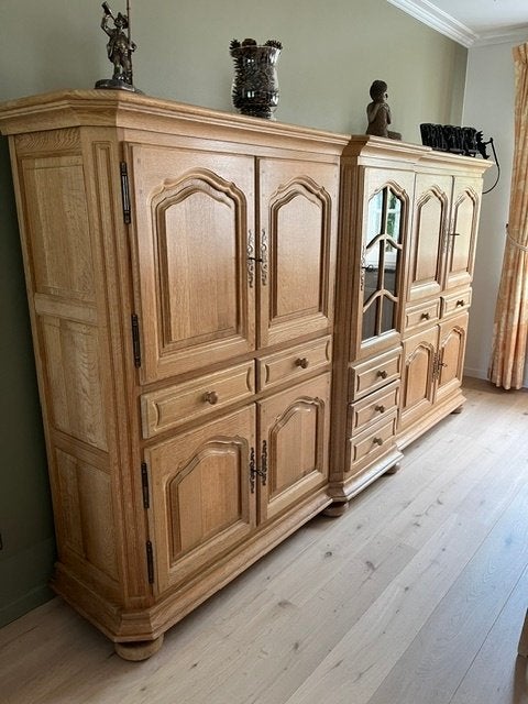 Livingkast, tafel en stoelen, Ophalen