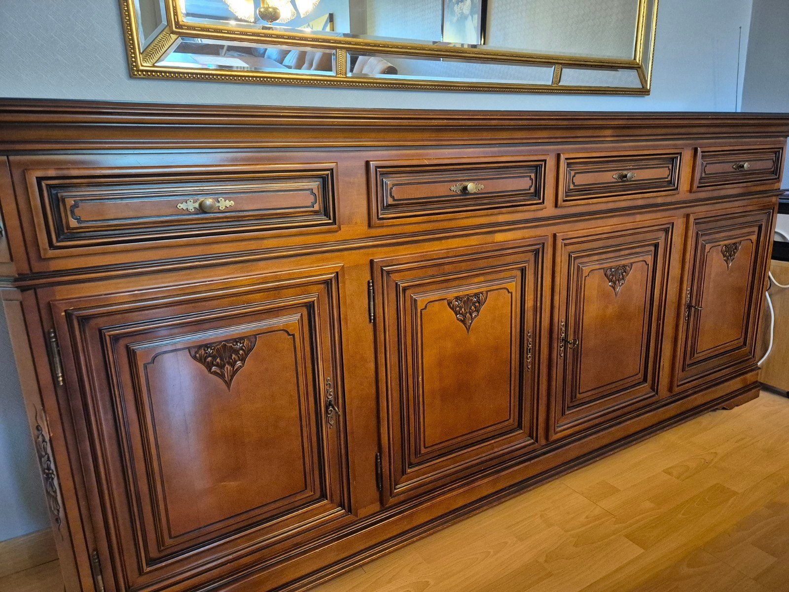 Dressoirkast en Tafel, Ophalen