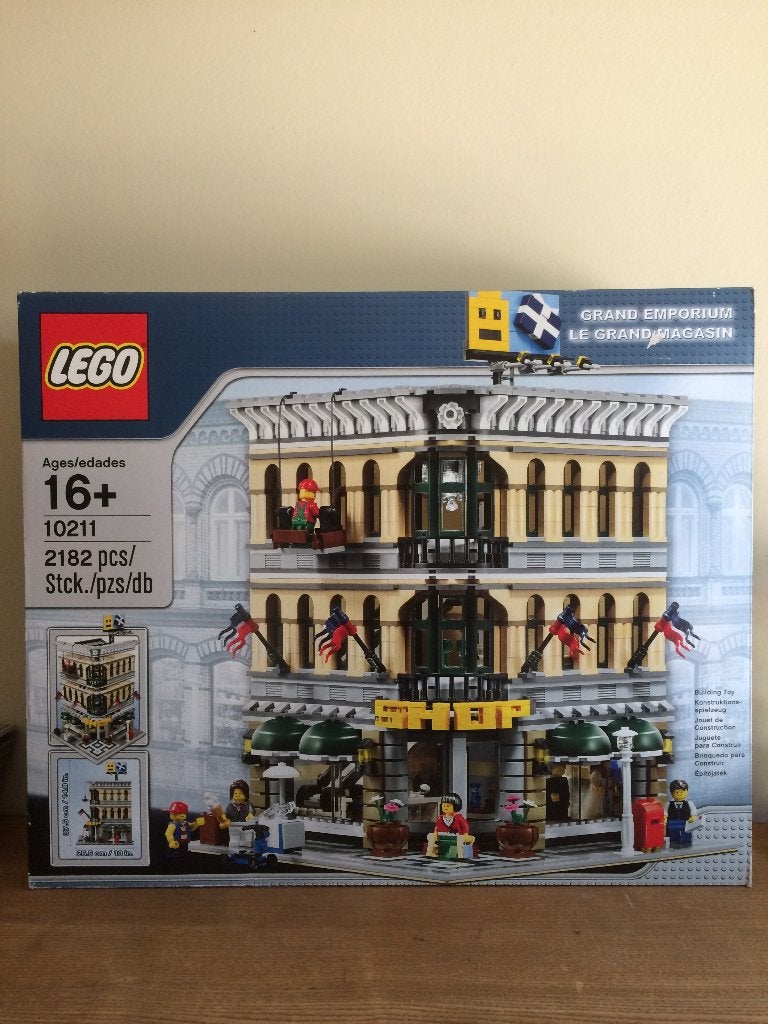 LEGO 10211 grand emporium, Kinderen en Baby's, Lego, Nieuw, Ophalen of Verzenden, Compleet