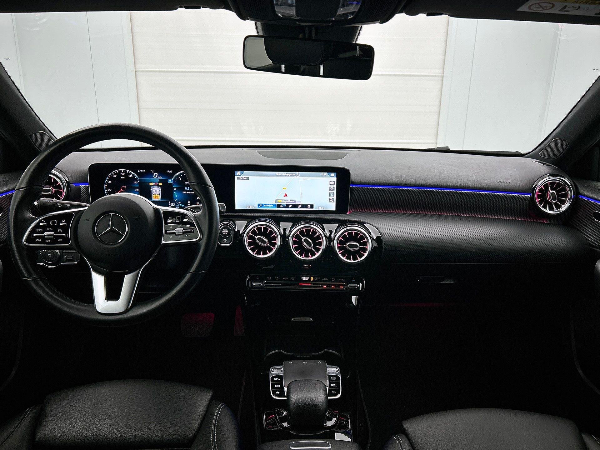 Mercedes-Benz A-klasse 180 D Hatchback Luxury Line | Night P, Auto's, Gebruikt, Euro 6, 4 cilinders, 116 pk