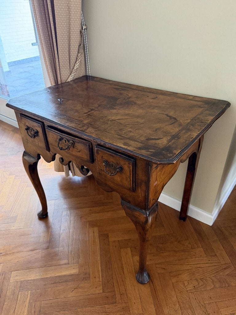 Authentique Lowboy Queen Anne Anglais en Noyer XVIIIe Siècle, Enlèvement