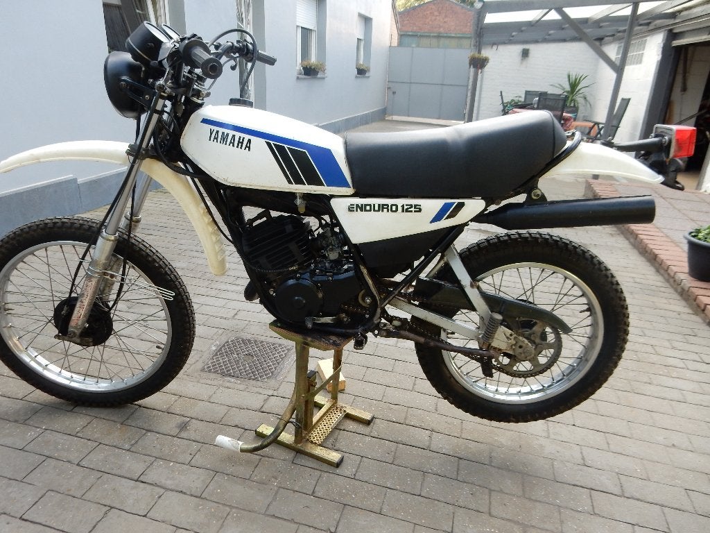 Yamaha DT 125, Motoren