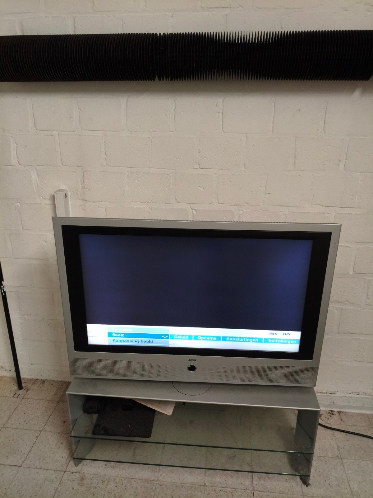 Loewe LCD televisie op bijbehorend meubel, Audio, Tv en Foto, Ophalen, LCD