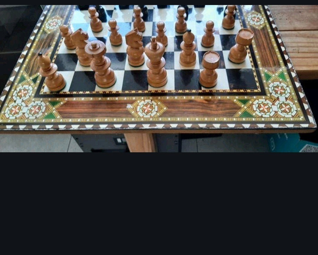 Beau jeu d'échecs en bois, Enlèvement ou Envoi
