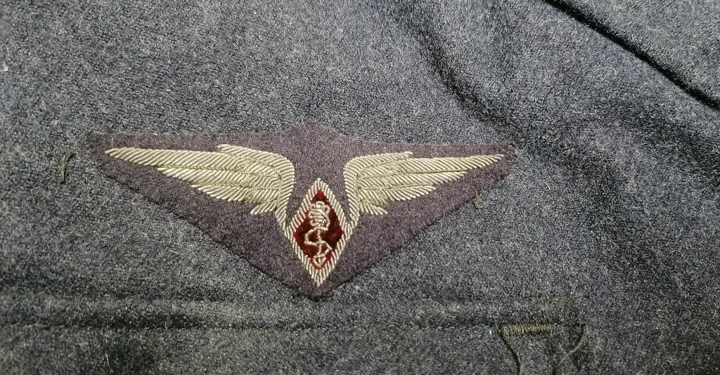 Militair uniform Luchtvaartarts, gezondheidsdienst Indochine, Verzamelen, Verzenden, Zo goed als nieuw, Overige typen