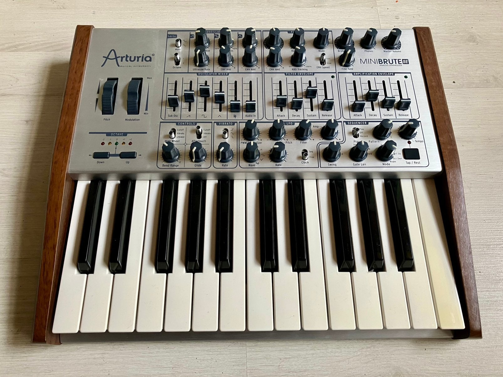 Arturia minibrute SE, Enlèvement, Comme neuf