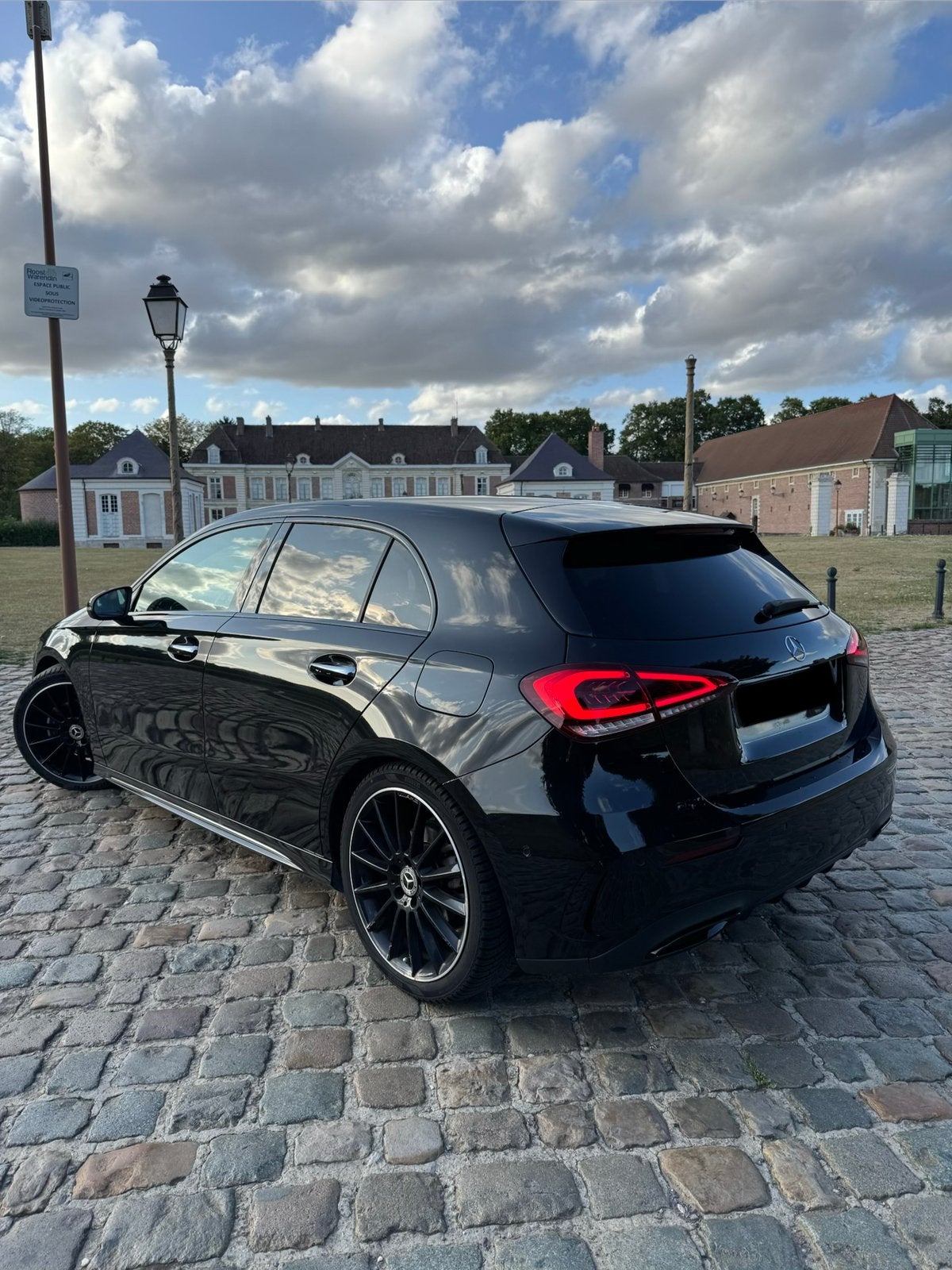 Mercedes Classe A 200d AMG line, Auto's, Mercedes-Benz, Automaat, Zwart, Zwart, Particulier
