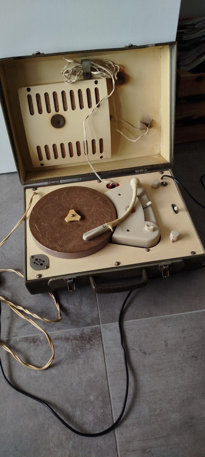 Vintage Philips koffer platenspeler ( koffer grammofoon), Enlèvement