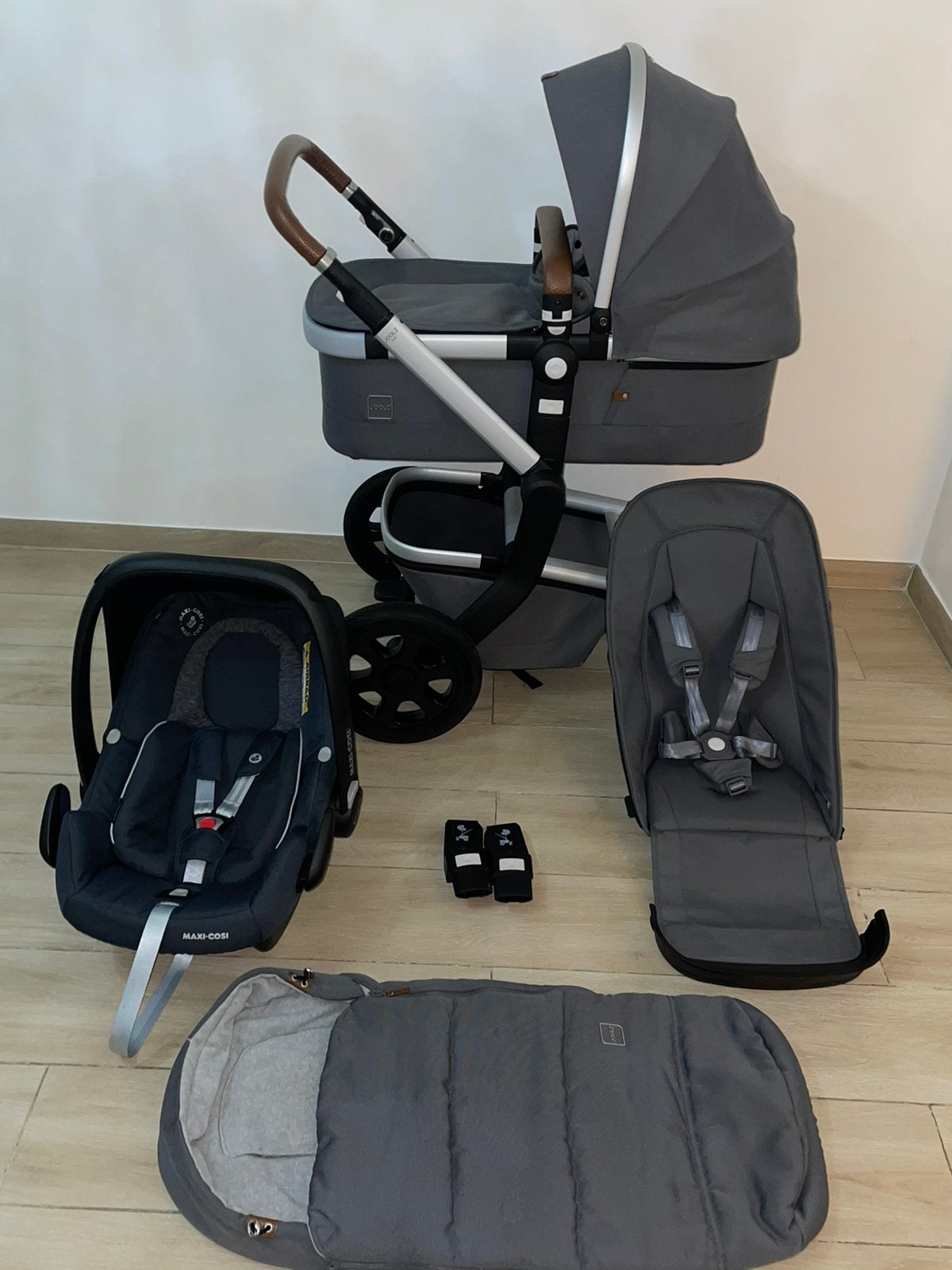 Joolz Day+ Gorgeous Grey Kinderwagen 3-in-1 Compleet Set, Enfants & Bébés, Buggys, Comme neuf, Maxi-Cosi, Protection de pluie