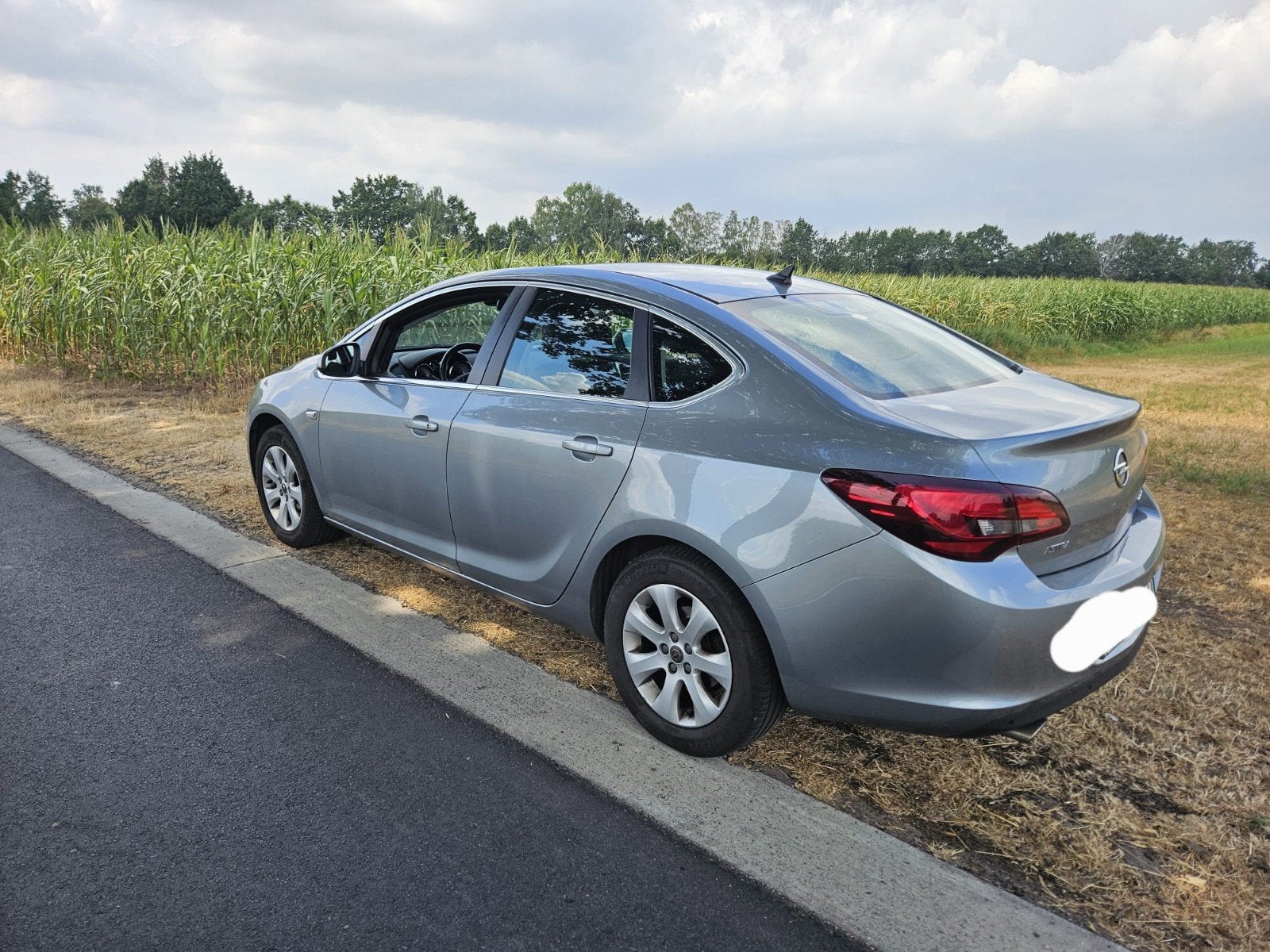 Opel Astra Sedan 1.4 Turbo Benzine, 1503 kg, Entreprise, Boîte manuelle, Entretenue par le concessionnaire