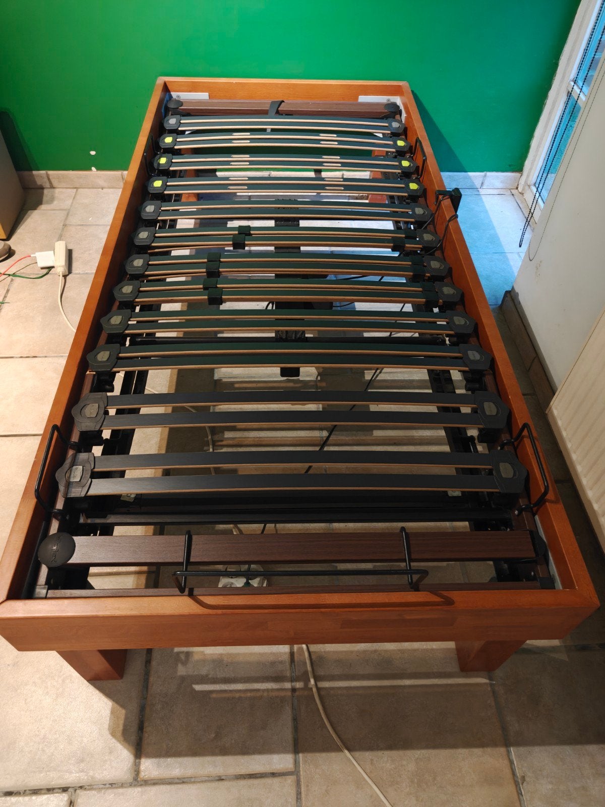 Lit 90x200cm  avec sommier électrique (Lattoflex), Maison & Meubles, Enlèvement, Sommier