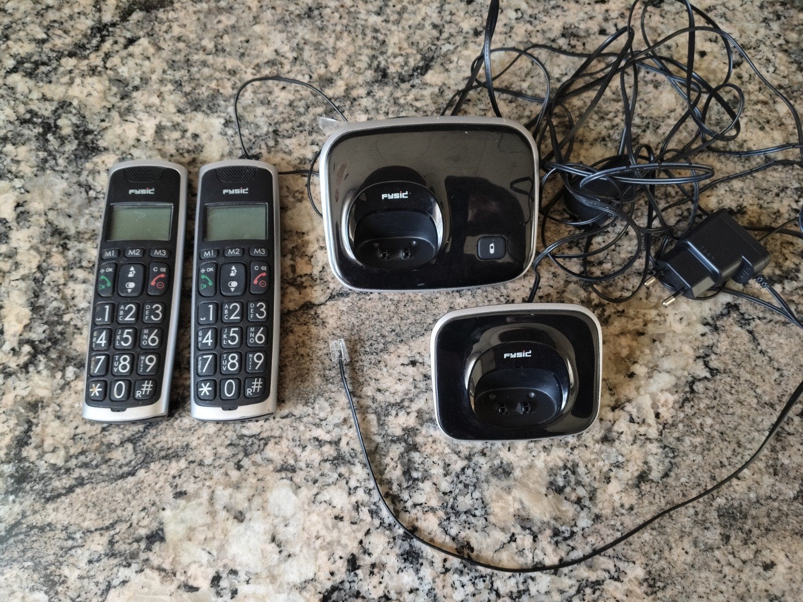 Set van 2 draagbare telefoons en 2 stations, Telecommunicatie, Ophalen of Verzenden