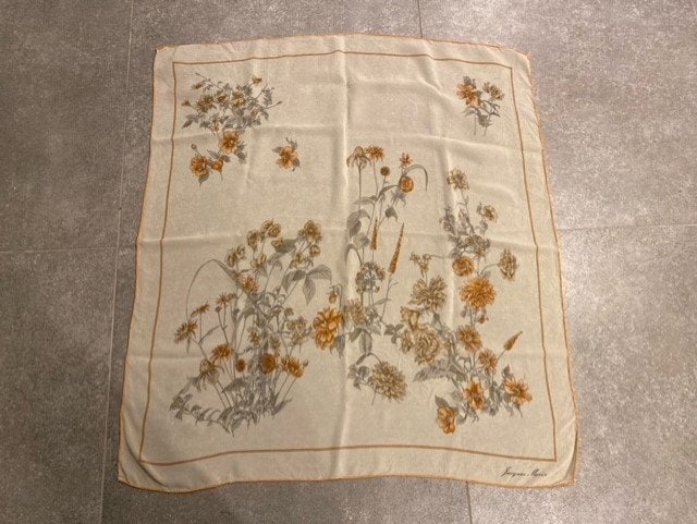 Jacques Morer foulard met bloemen, Kleding | Dames, Mutsen, Sjaals en Handschoenen, Ophalen of Verzenden, Gedragen, Sjaal