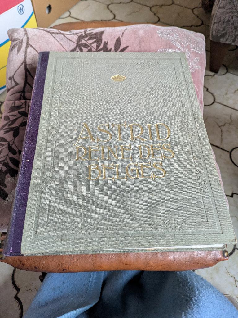 Astrid reine des Belges, Ophalen of Verzenden, Zo goed als nieuw, Tijdschrift of Boek