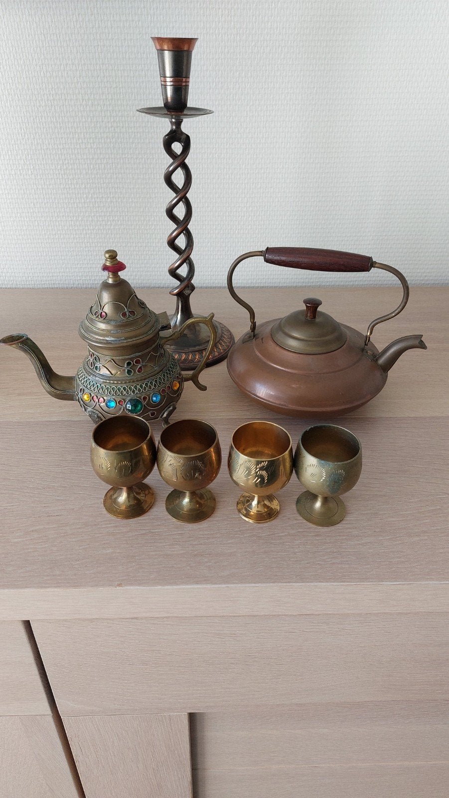 koper 4 kelkjes ,1 kandelaar, 1 theekan, 1 waterketel samen, Antiek en Kunst, Ophalen
