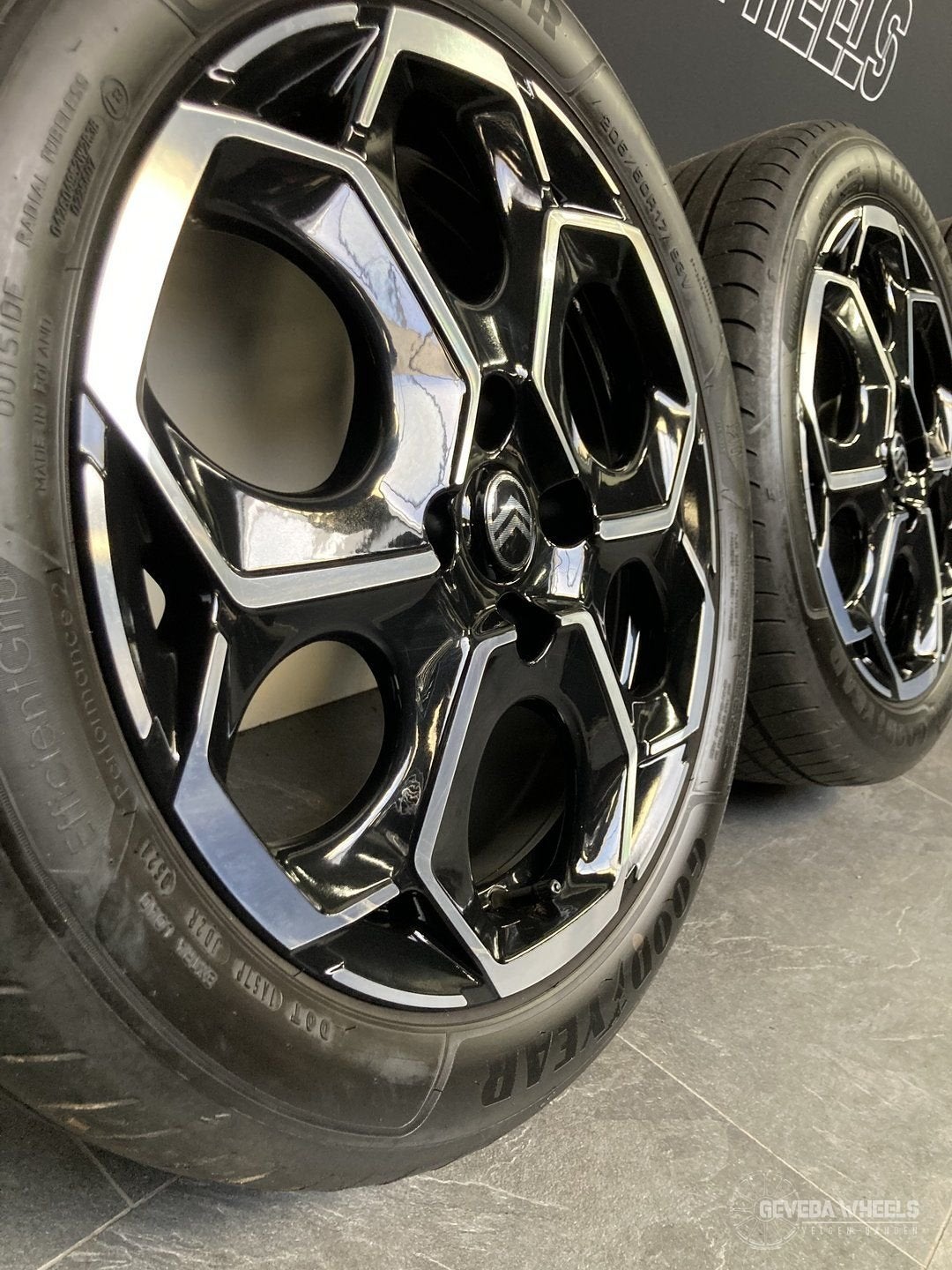17” originele Citroen C3 IV velgen + banden 4x108 205/50/17, Autos : Pièces & Accessoires, Pneus et Jantes, Véhicule de tourisme