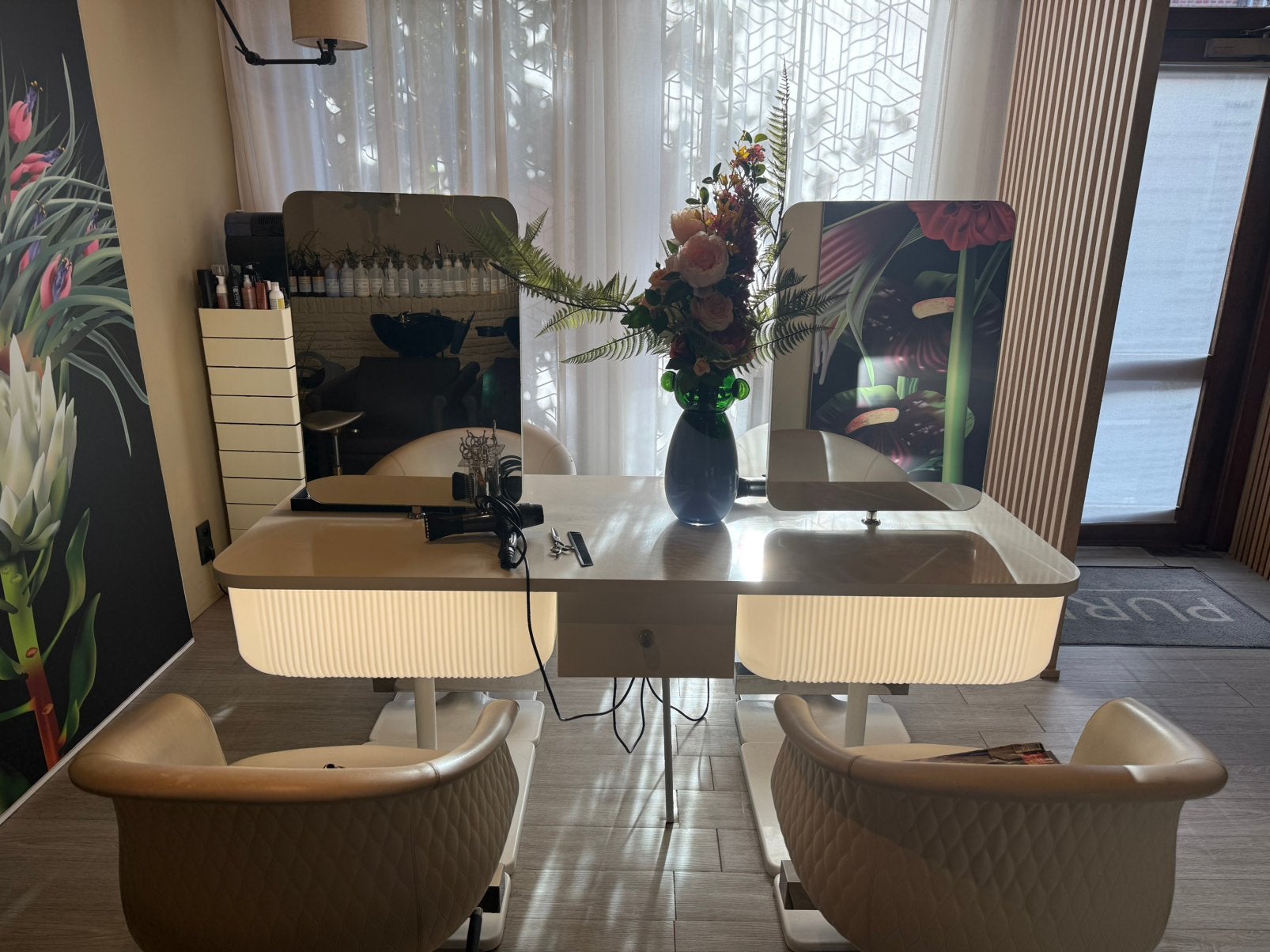 Mobilier de coiffure table, quatre places, quatre fauteuil, Enlèvement