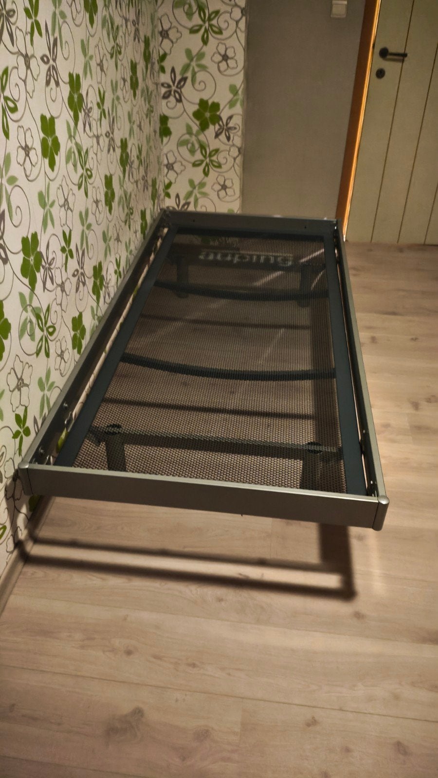 Eenpersoonsbed met metalen frame en gaasbodem, Ophalen, Gebruikt, Eenpersoons, Metaal