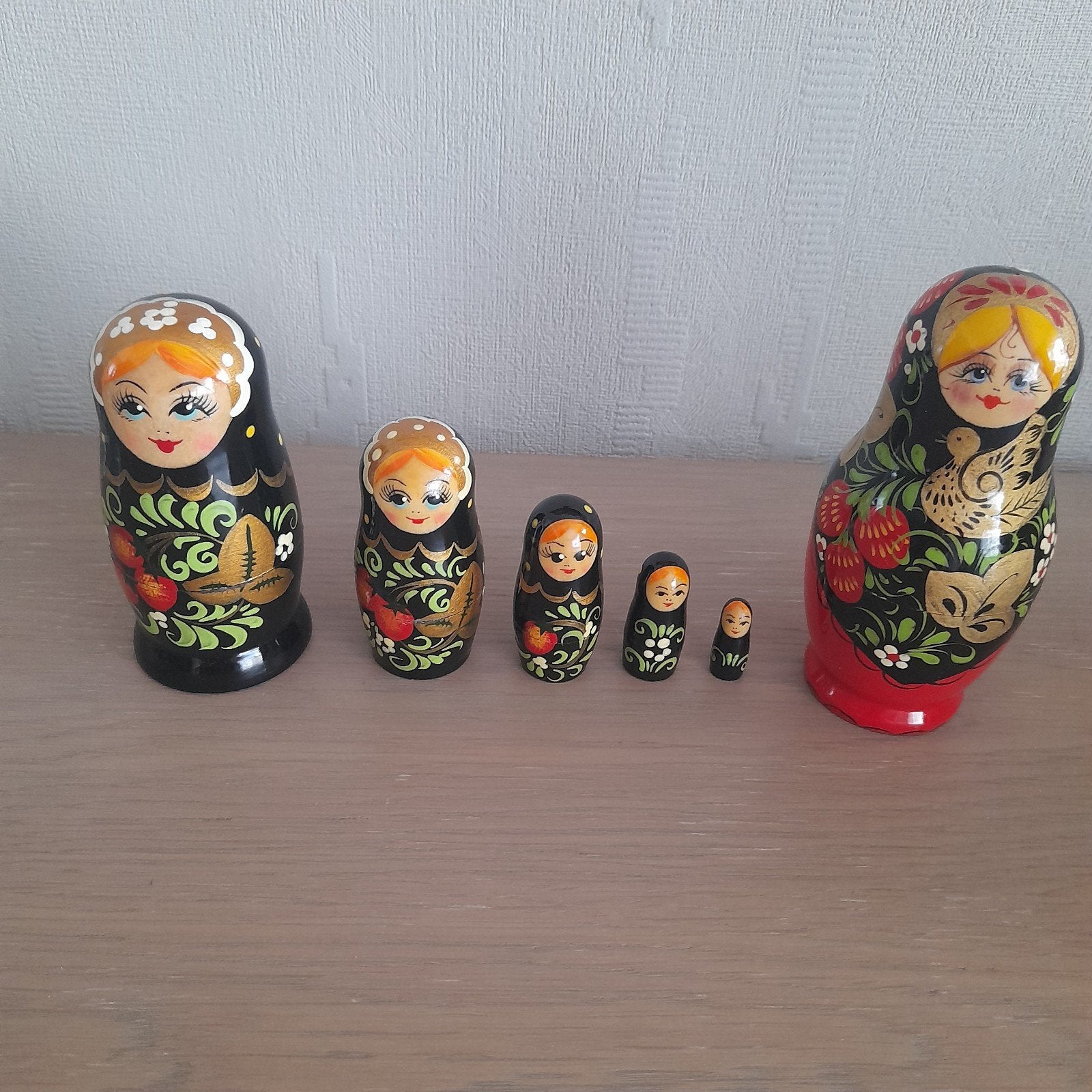 Set van 5 Matroesjka poppetjes  + 1 grote pop., Ophalen of Verzenden