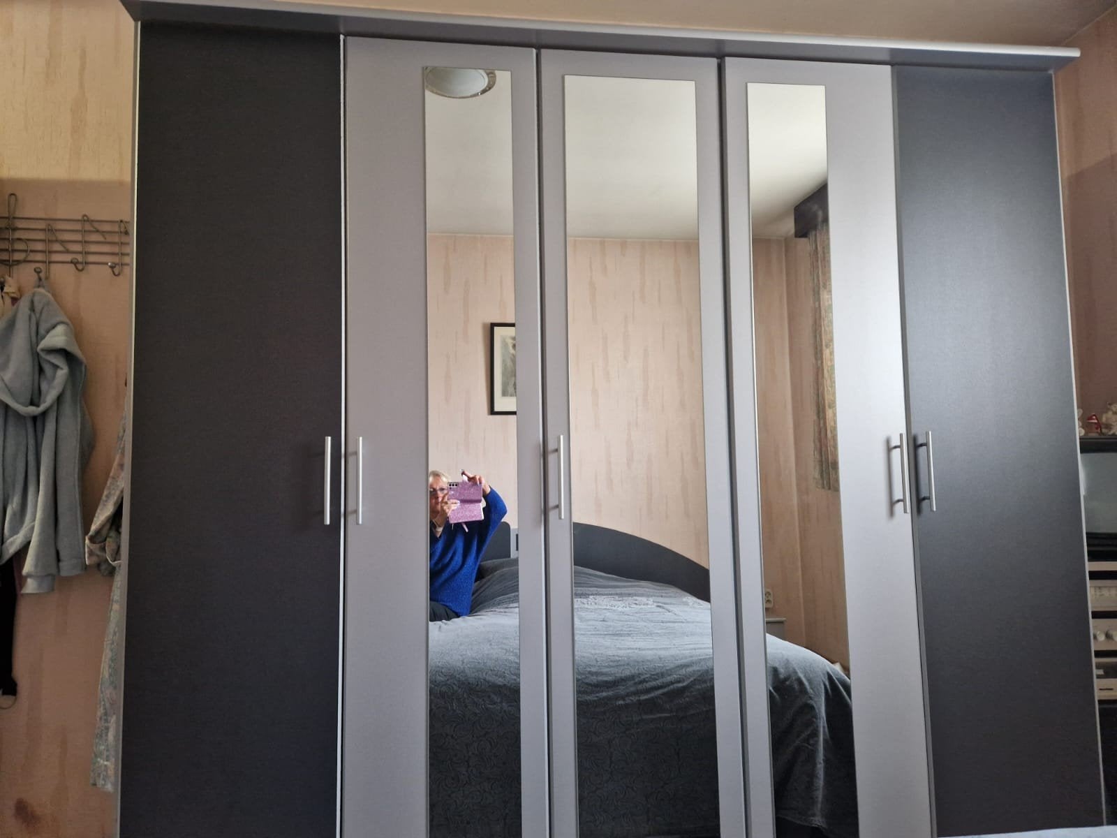 moderne slaapkamer ,grijs met zwart, Huis en Inrichting, Ophalen
