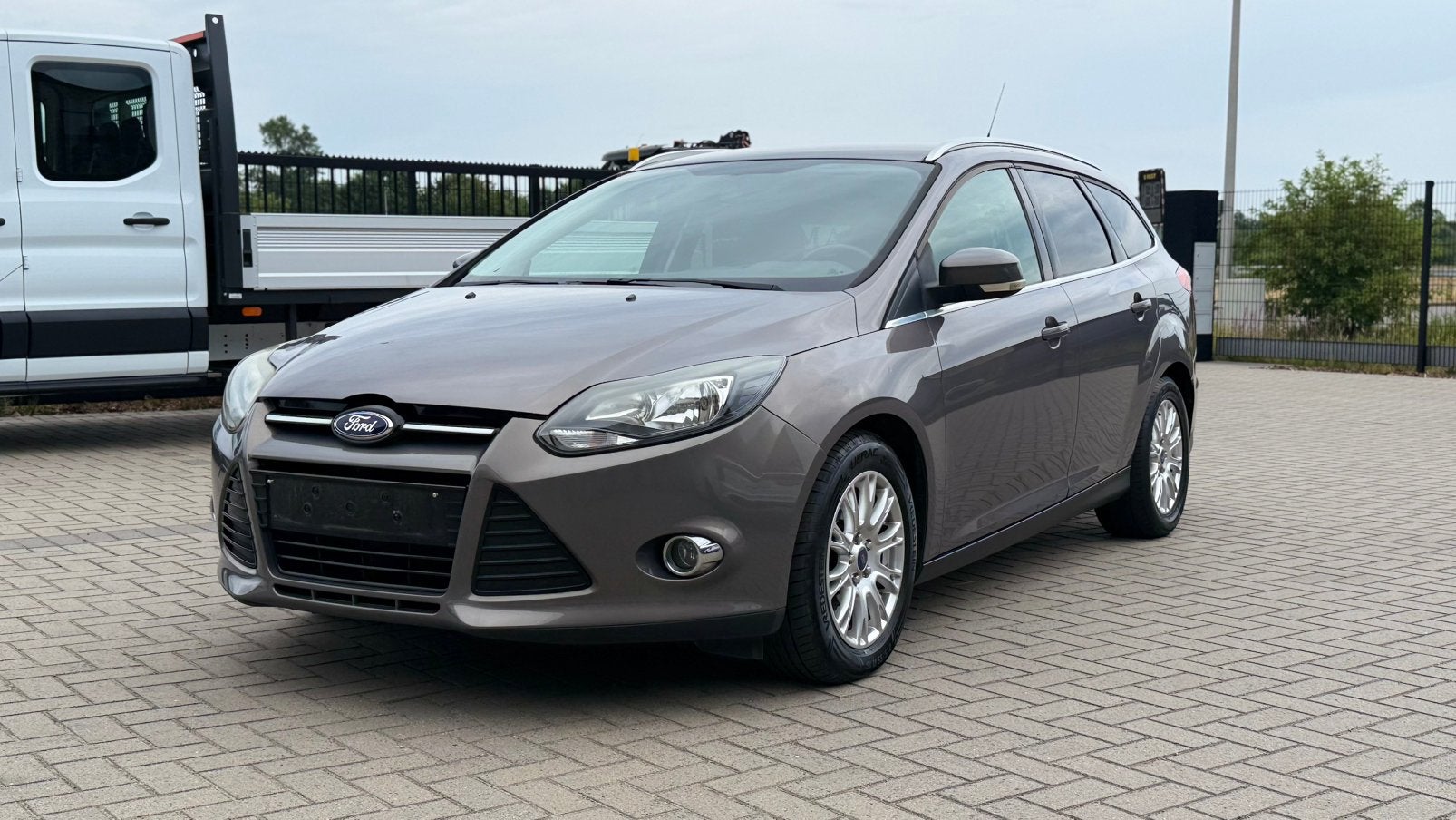 FORD FOCUS - DIESEL - 2012 - 140 000 KM - AUTOMATIQUE, Autos, Achat, Carnet d'entretien, Noir, 5 portes