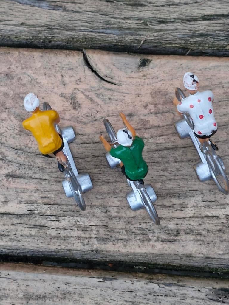 Set de 3 coureurs du Tour de France, Envoi