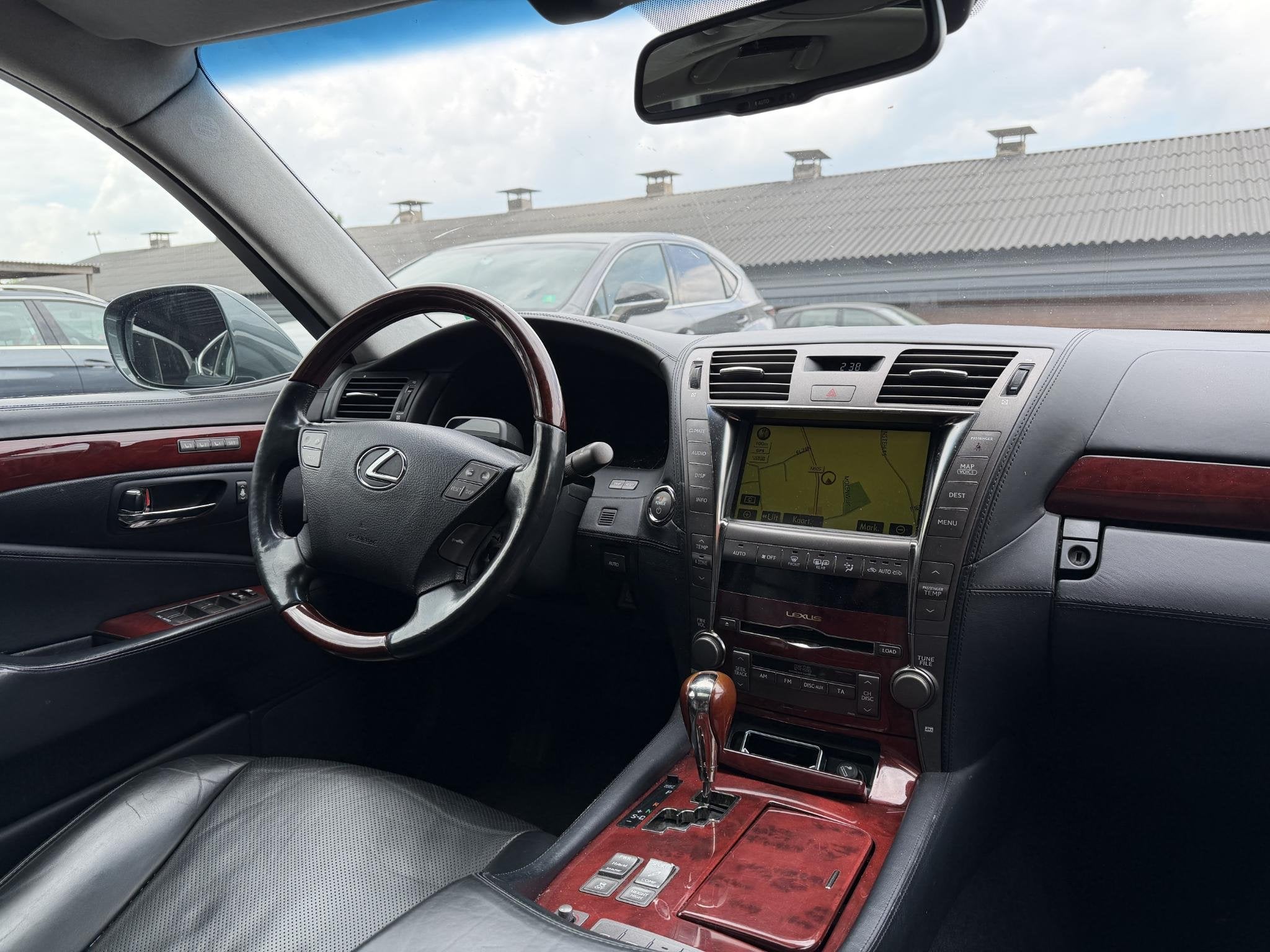 Lexus LS 600h L. President (automatique), Autos, Lexus, Cuir, Achat, 4 portes, Entreprise