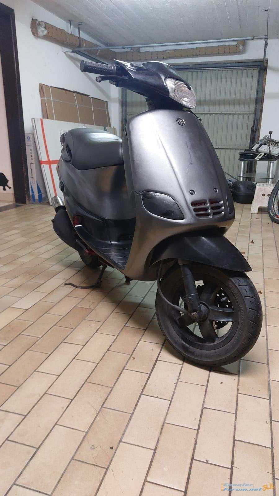 GEZOCHT piaggio zip type of normale 2t zip of andere brommer, Enlèvement ou Envoi, Comme neuf, Zip
