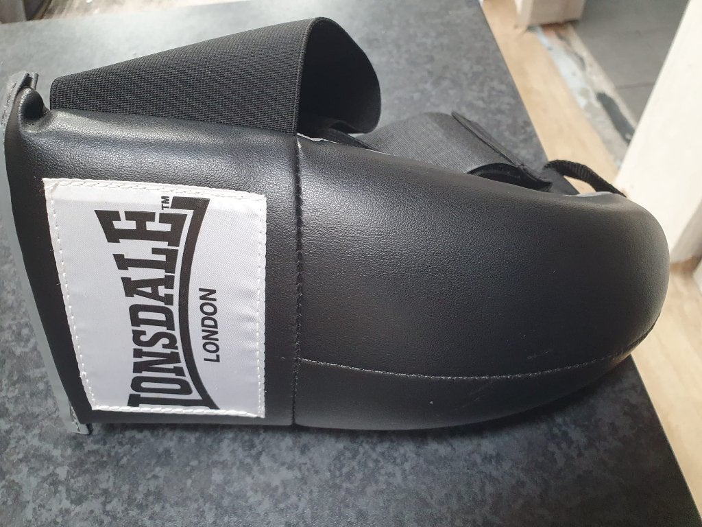 Nieuwe "Lonsdale" lederen tok voor vechtsport, Sports & Fitness, Sports de combat & Self-défense, Taille XL, Enlèvement ou Envoi