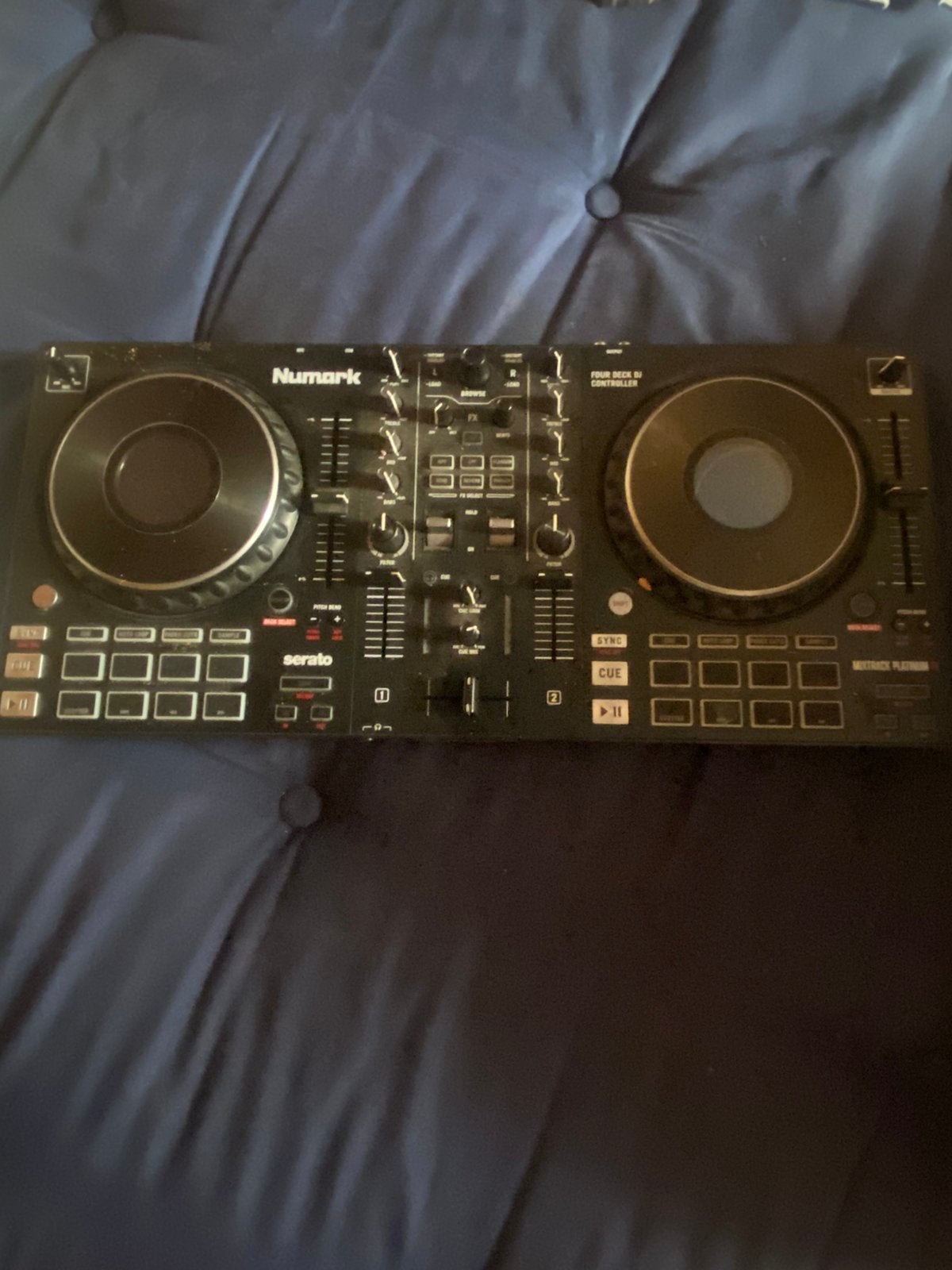 Numark Mixtrack Platinum FX, Musique & Instruments, DJ sets & Platines, Comme neuf, Enlèvement