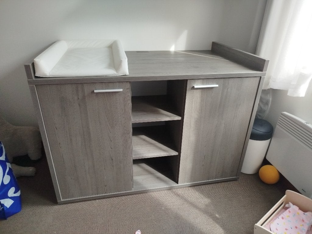 Table à langer, Enfants & Bébés, Comme neuf, 100 cm ou plus, 70 cm ou plus, Bord surélevé